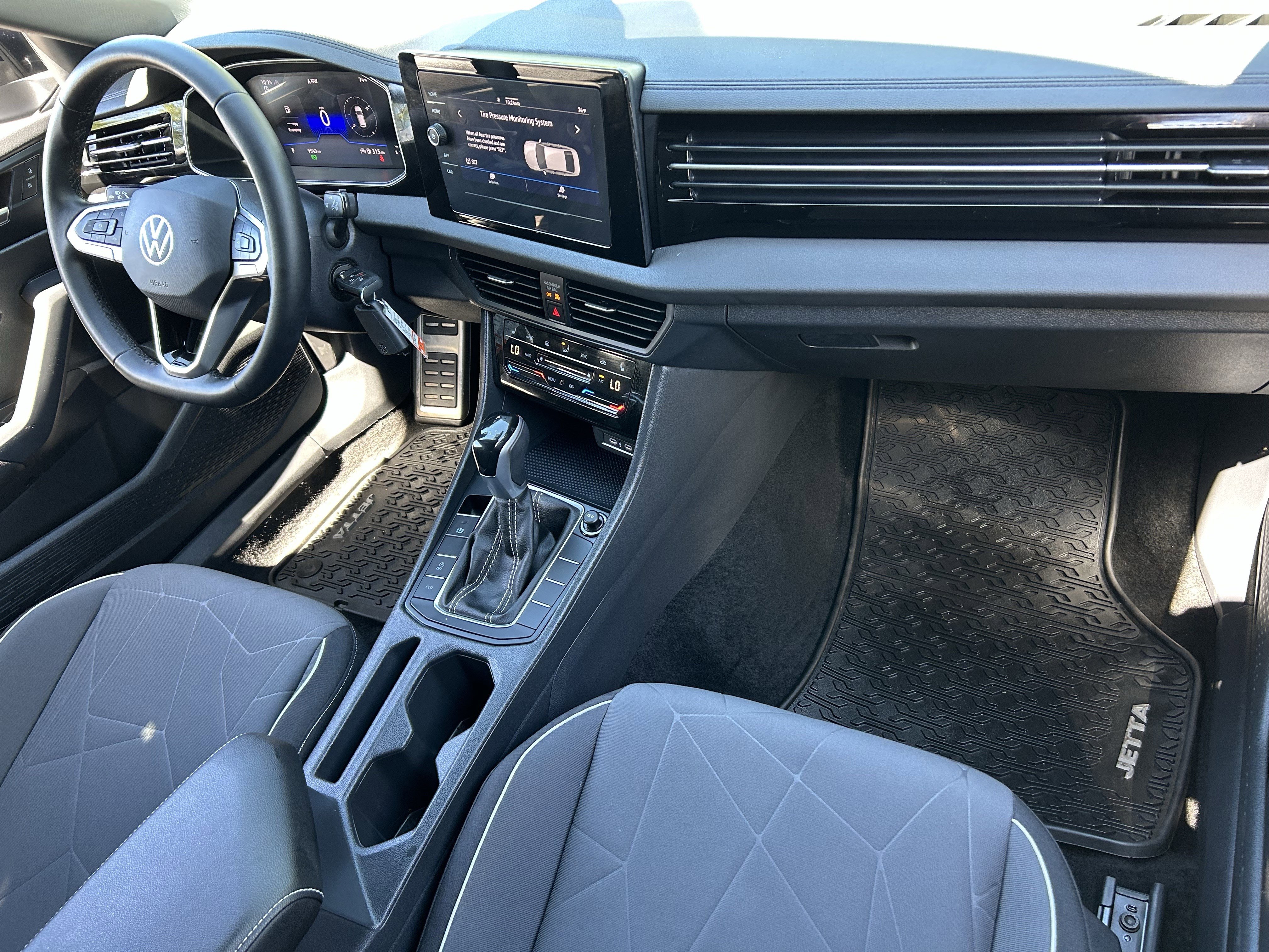 Used 2025 Volkswagen Jetta Sport image 10