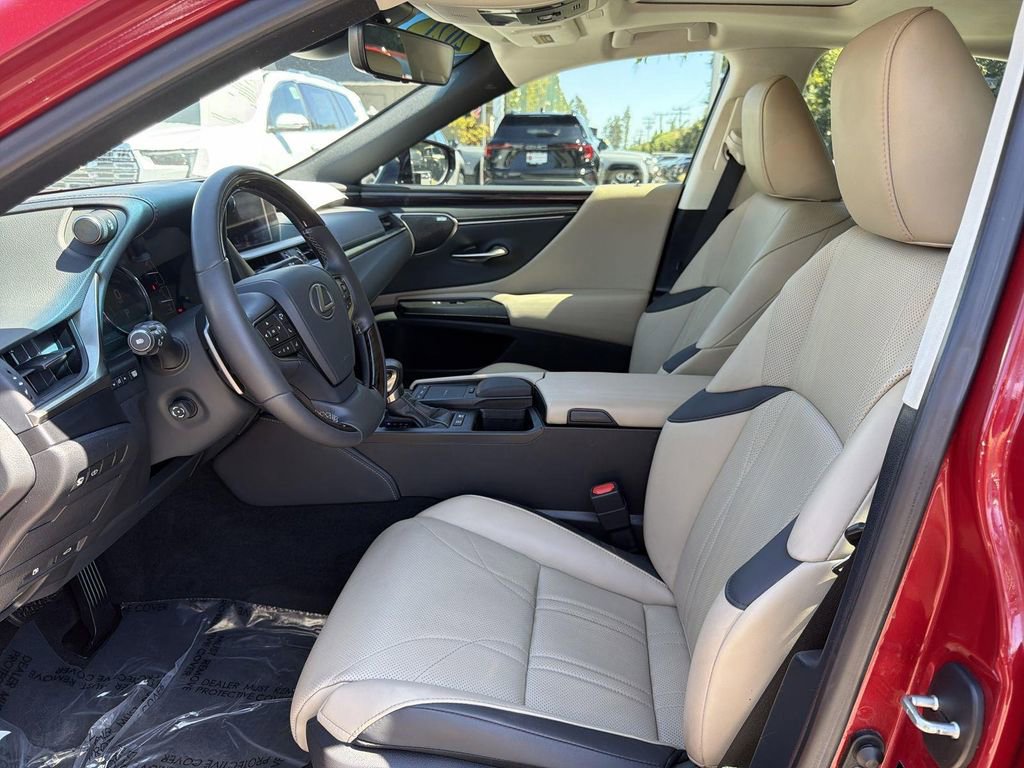 Used 2021 Lexus ES 300h Ultra Luxury w/ Accessory Package 2 image 21