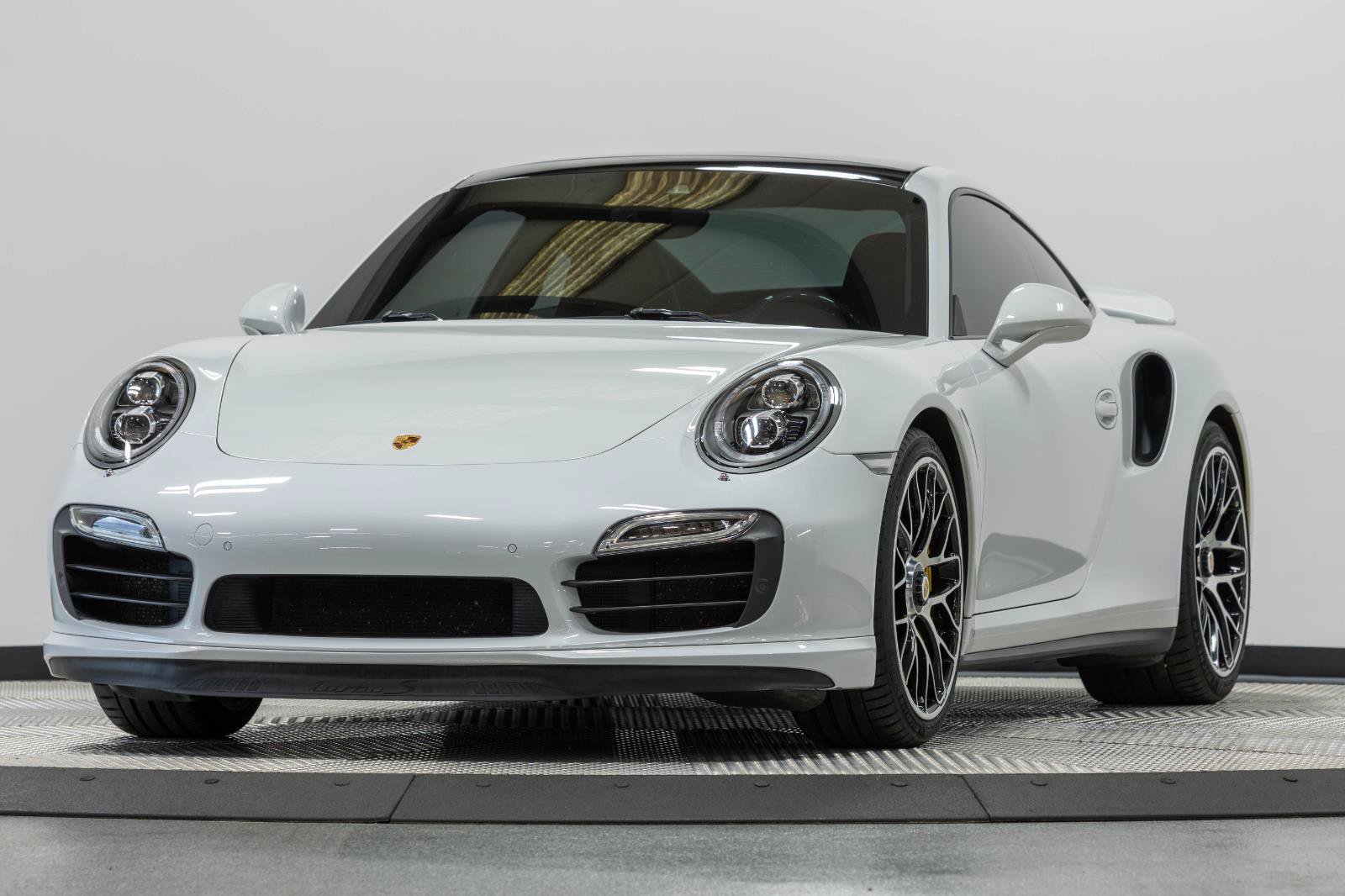 Used 2015 Porsche 911 Turbo S AWD/4WD image 7