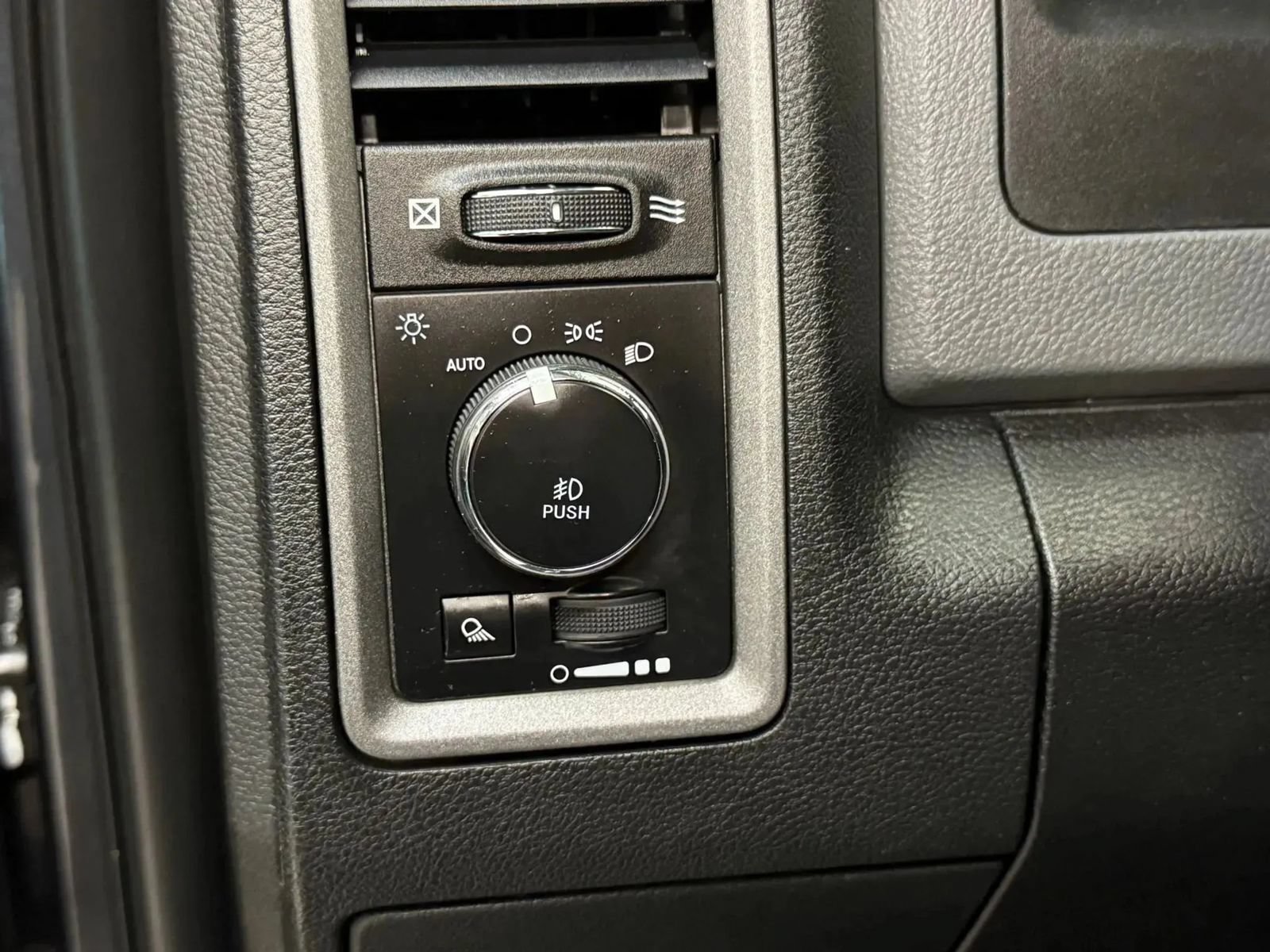 Used 2018 RAM 1500 Express w/ Express Value Package AWD/4WD image 25