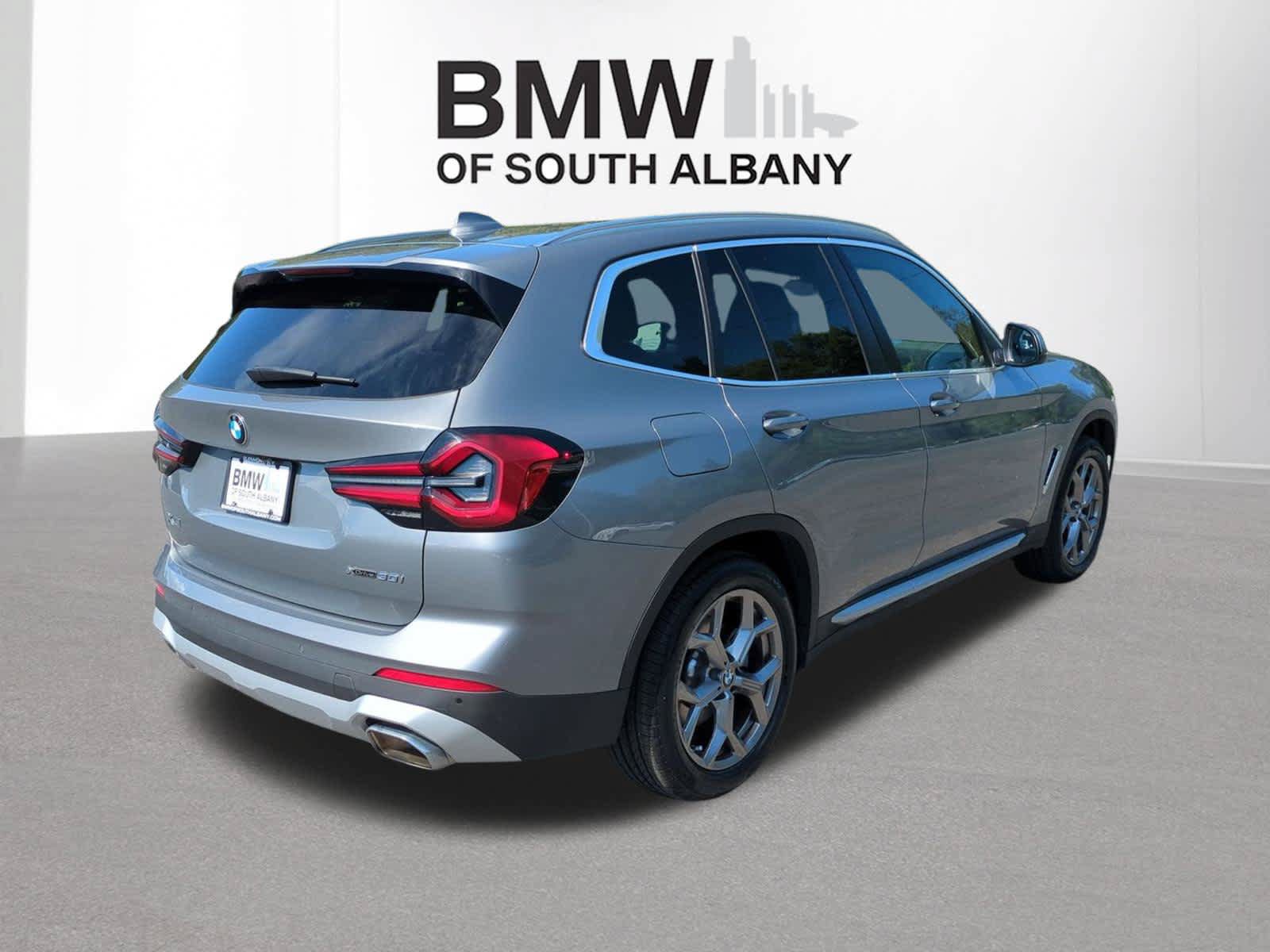 Used 2024 BMW X3 xDrive30i w/ Premium Package w/ZPA AWD/4WD image 3