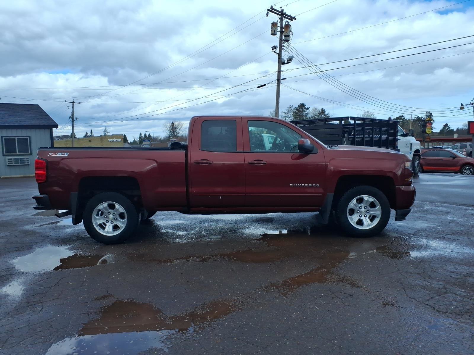 Used 2017 Chevrolet Silverado 1500 LT w/ All Star Edition AWD/4WD image 7