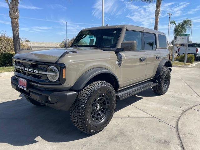 New 2026 Ford Bronco Outer Banks w/ Sasquatch Package AWD/4WD image 1