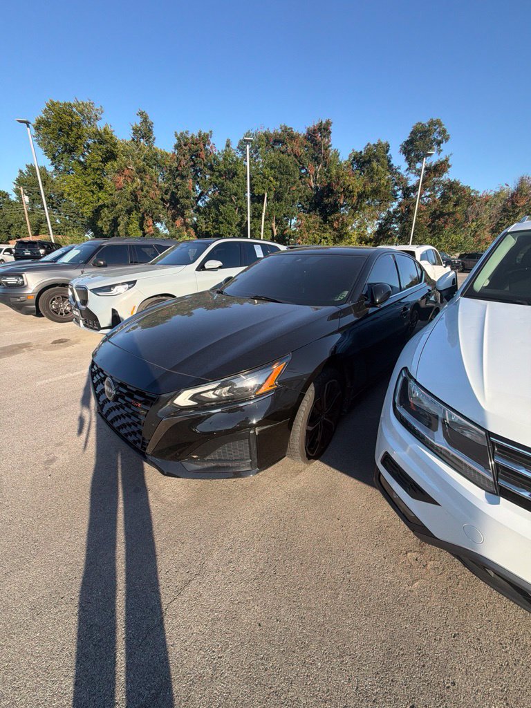 Used 2023 Nissan Altima 2.5 SR w/ SR Premium Package FWD image 7