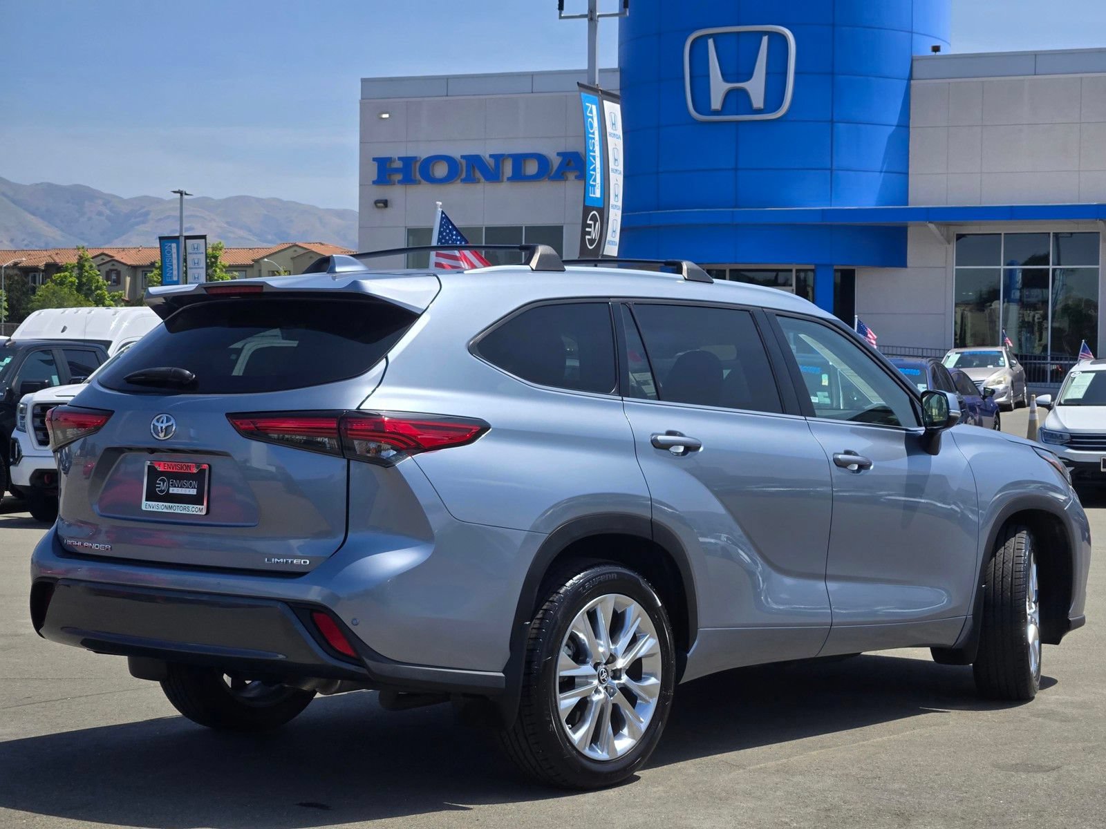 Used 2023 Toyota Highlander Limited FWD image 7