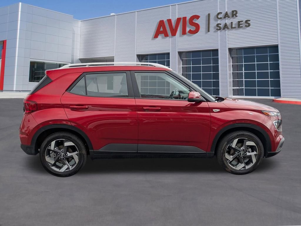 Used 2025 Hyundai Venue SEL FWD image 5