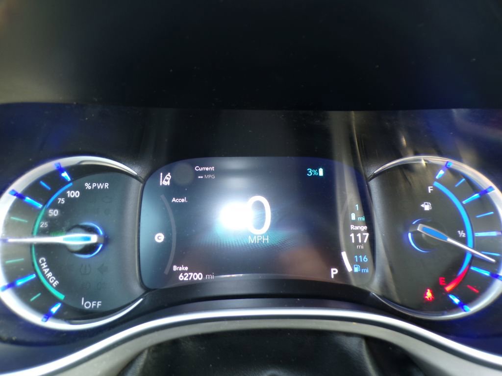 Used 2021 Chrysler Pacifica Limited w/ Uconnect Theater Family Group FWD image 26