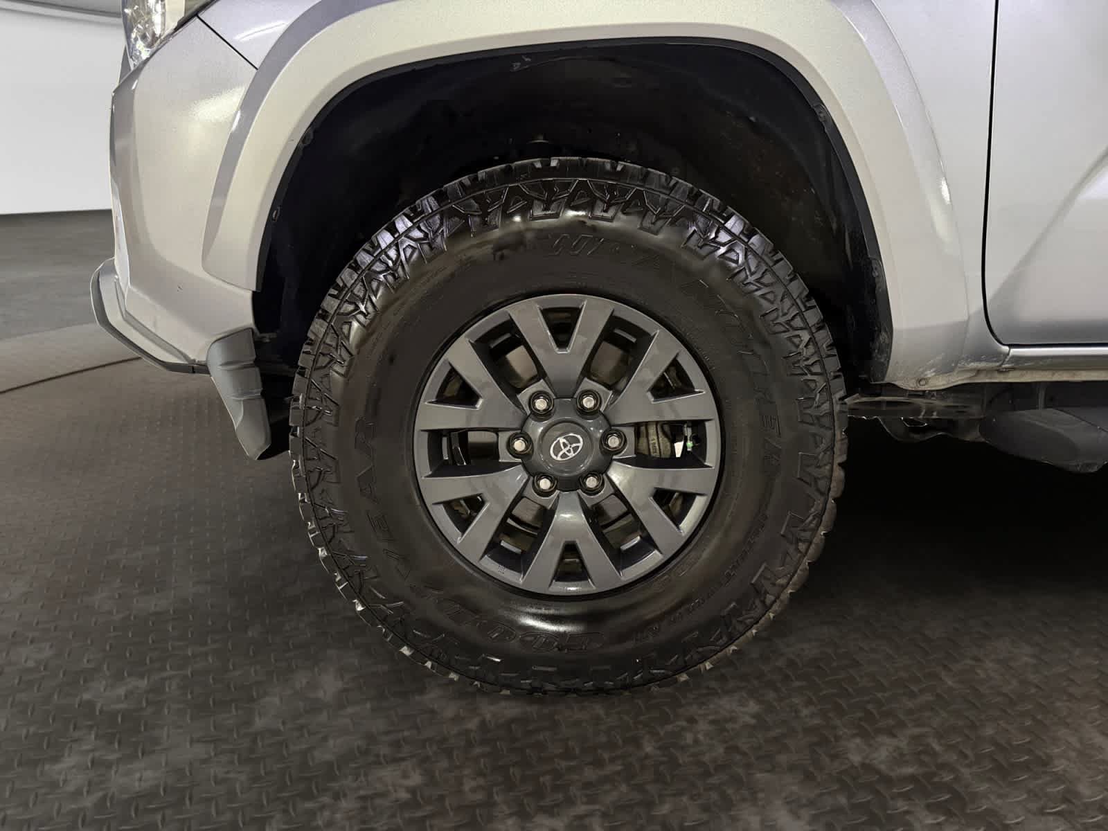 Used 2023 Toyota Tacoma SR5 AWD/4WD image 21