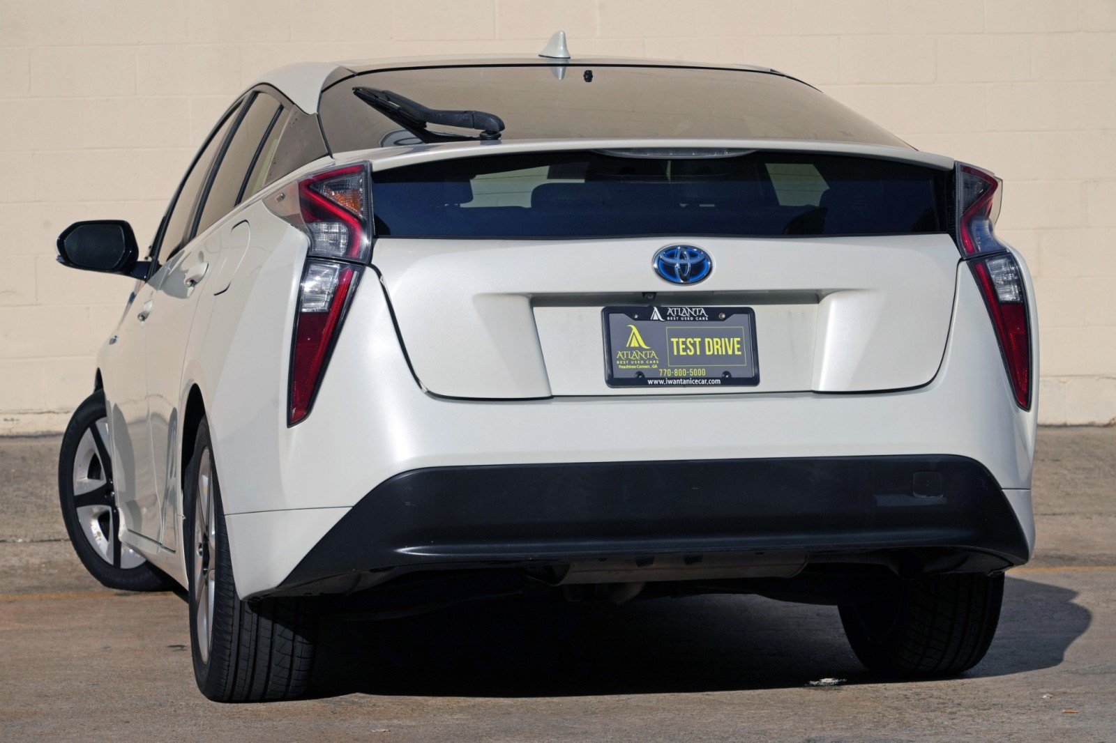 Used 2017 Toyota Prius Three Touring w/ Carpet Mat Package FWD image 5