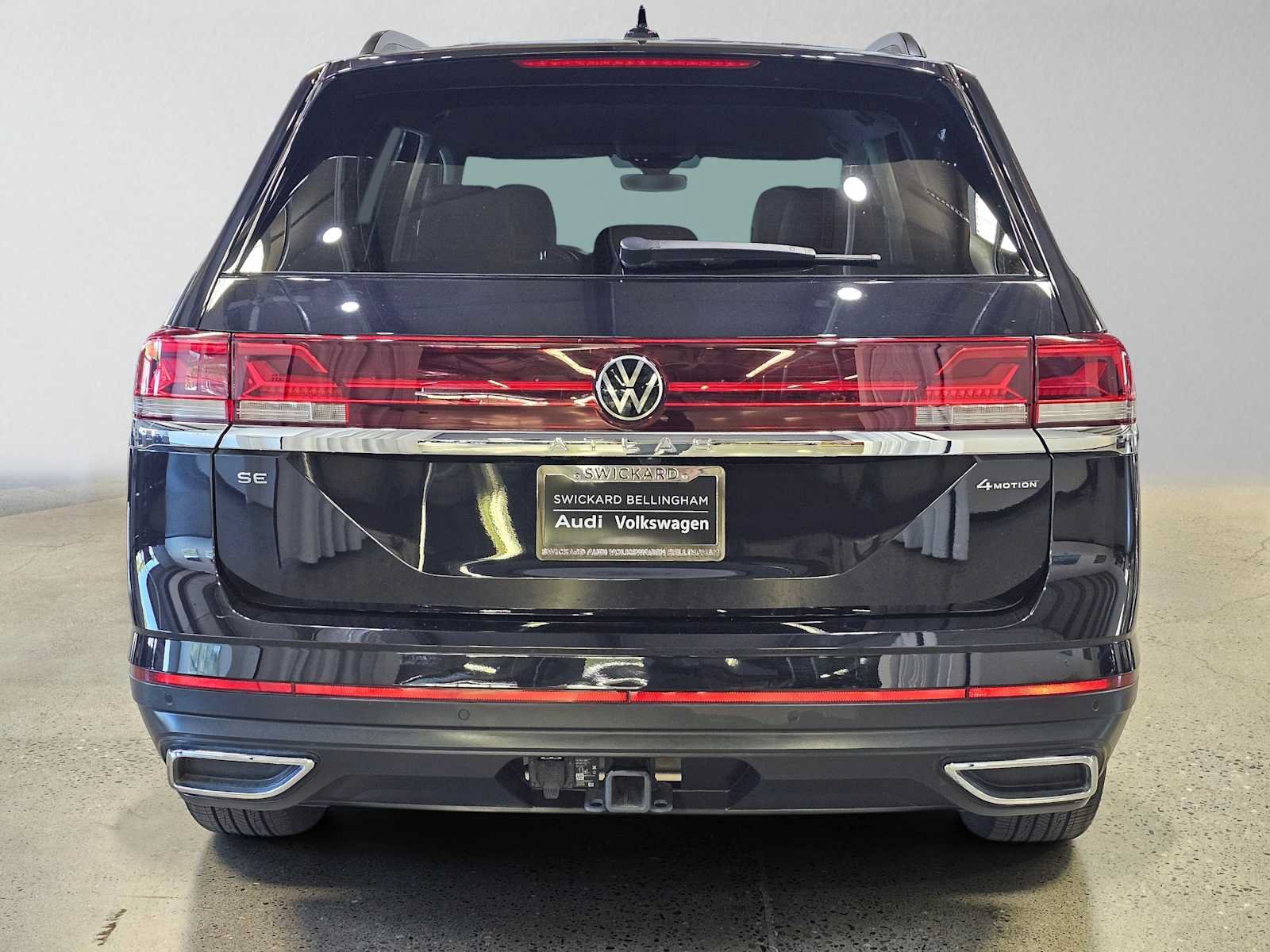 Used 2025 Volkswagen Atlas SE AWD/4WD image 4