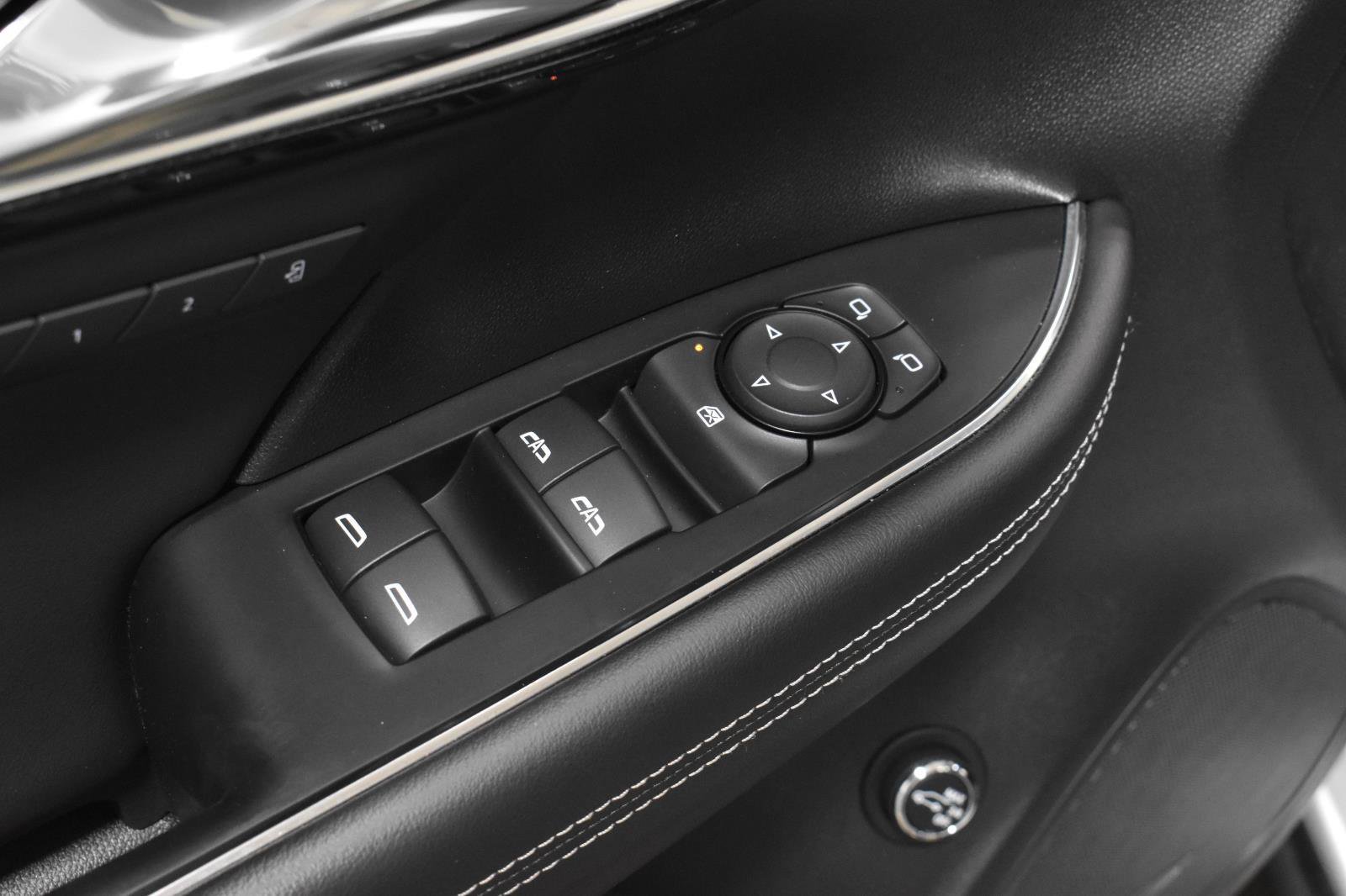 Used 2023 Buick Envision Essence w/ Sport Touring Package AWD/4WD image 13
