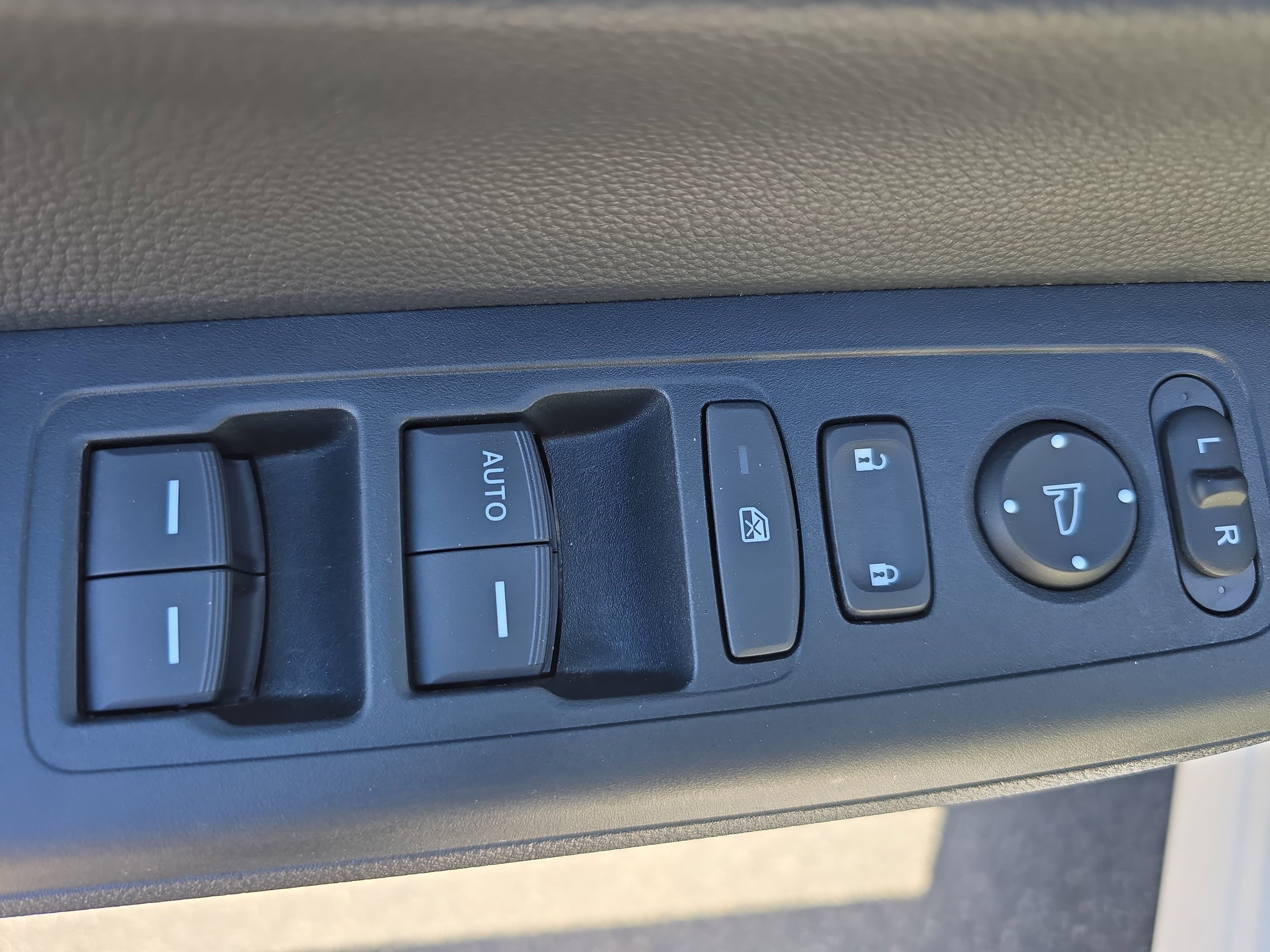 Used 2023 Honda CR-V LX image 27