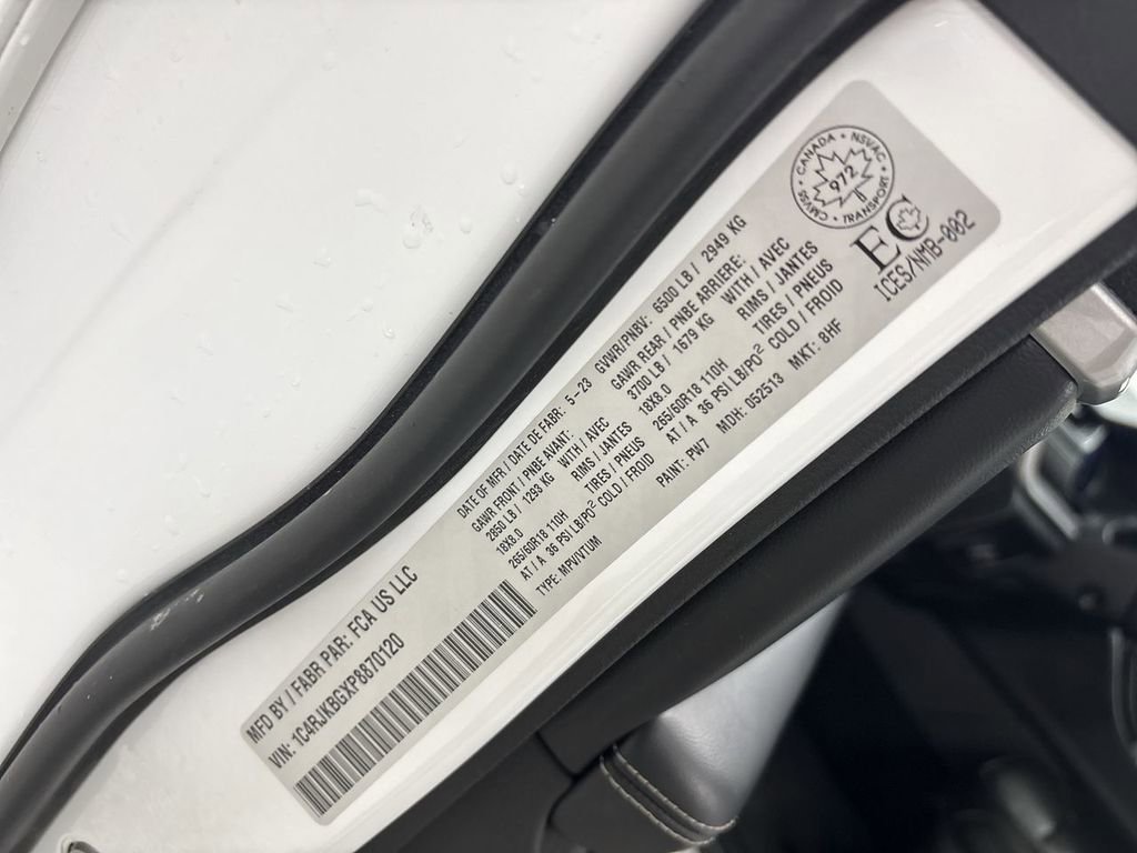 Used 2023 Jeep Grand Cherokee L Limited w/ Luxury Tech Group II image 16