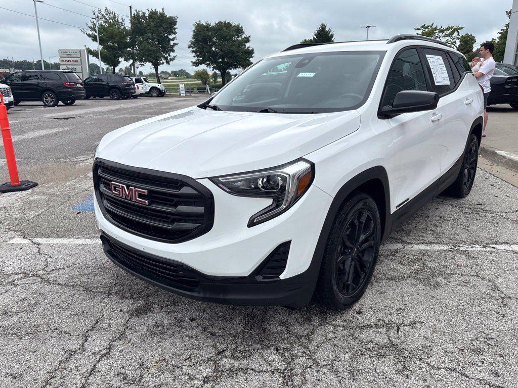 Used 2020 GMC Terrain SLE w/ Elevation Edition FWD image 12