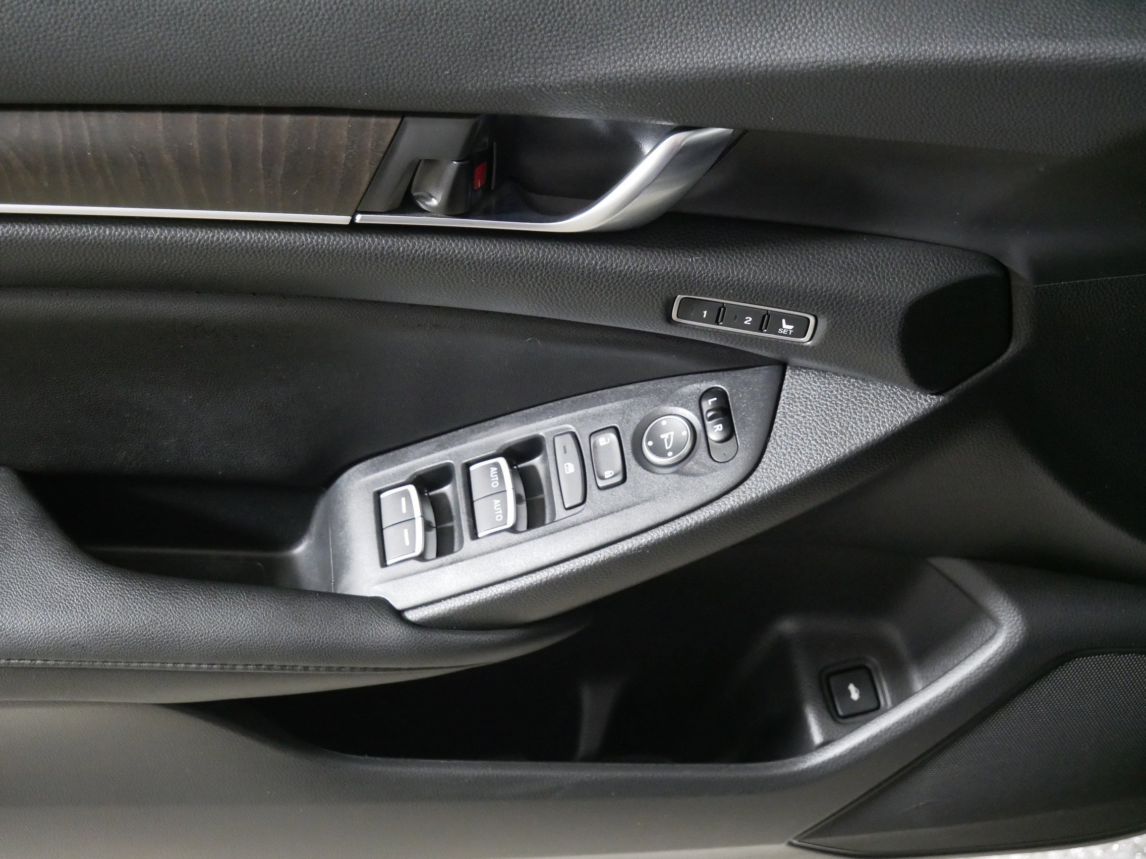 Used 2020 Honda Accord EX-L image 19