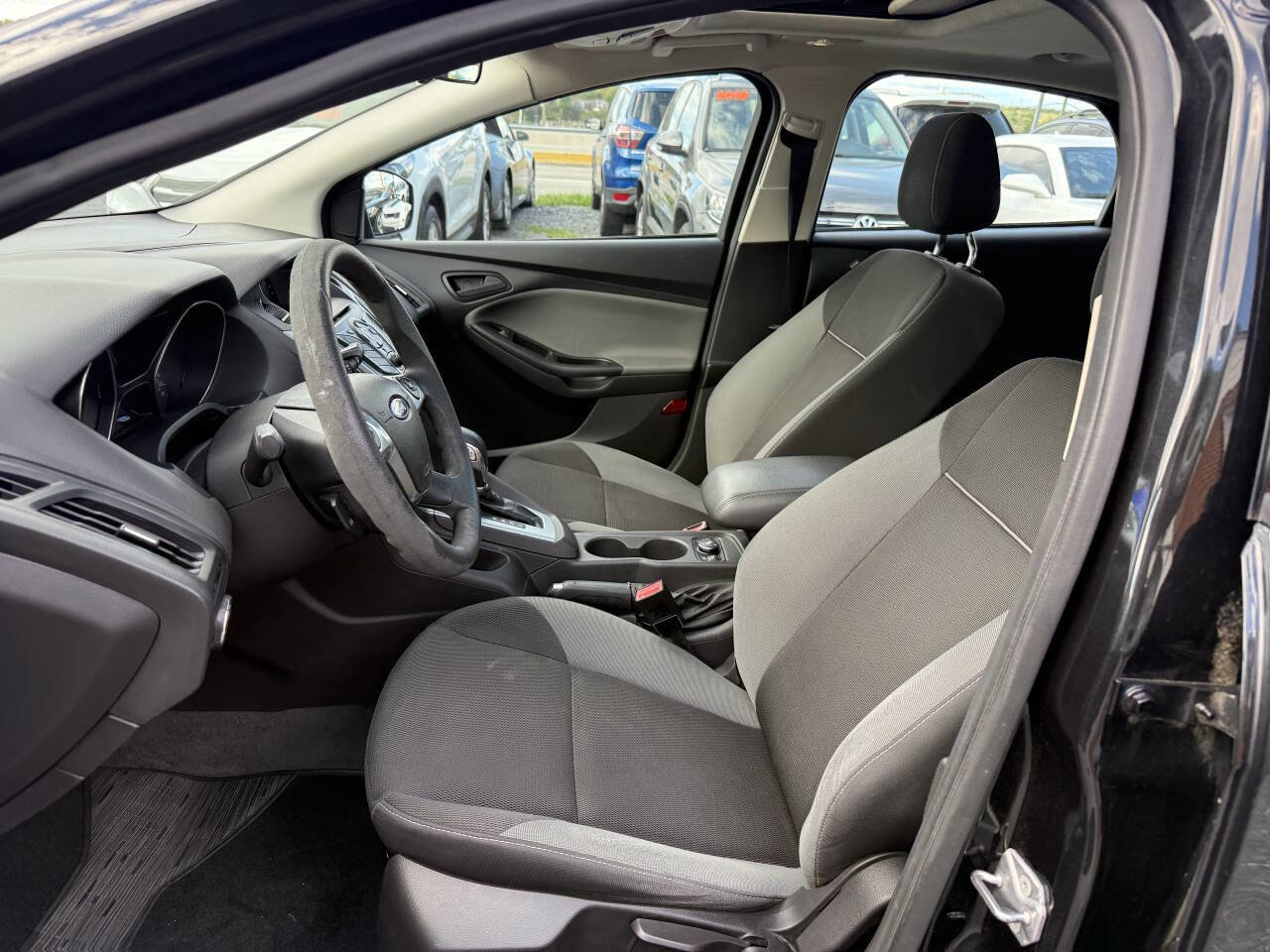 Used 2012 Ford Focus SE w/ SE Winter Pkg image 11