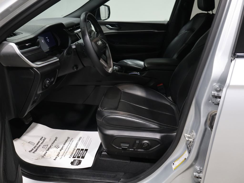 Used 2024 Jeep Grand Cherokee L Limited w/ Luxury Tech Group II image 11