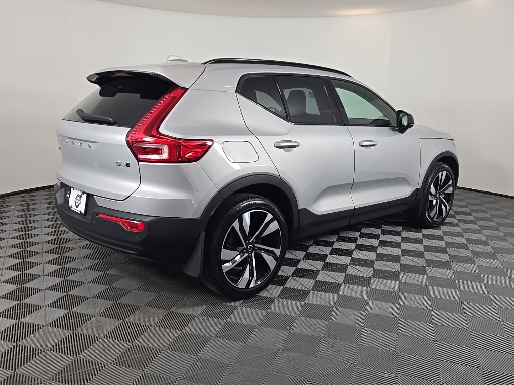Certified 2023 Volvo XC40 B5 Plus w/ Protection Package Premier image 9