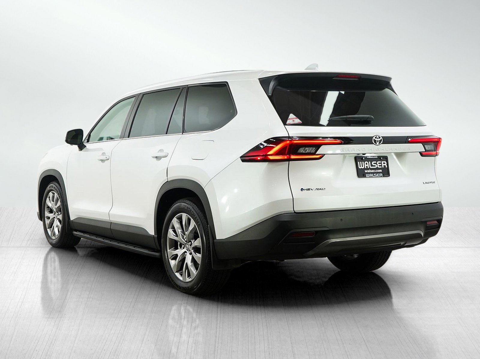 Used 2024 Toyota Grand Highlander Limited image 3