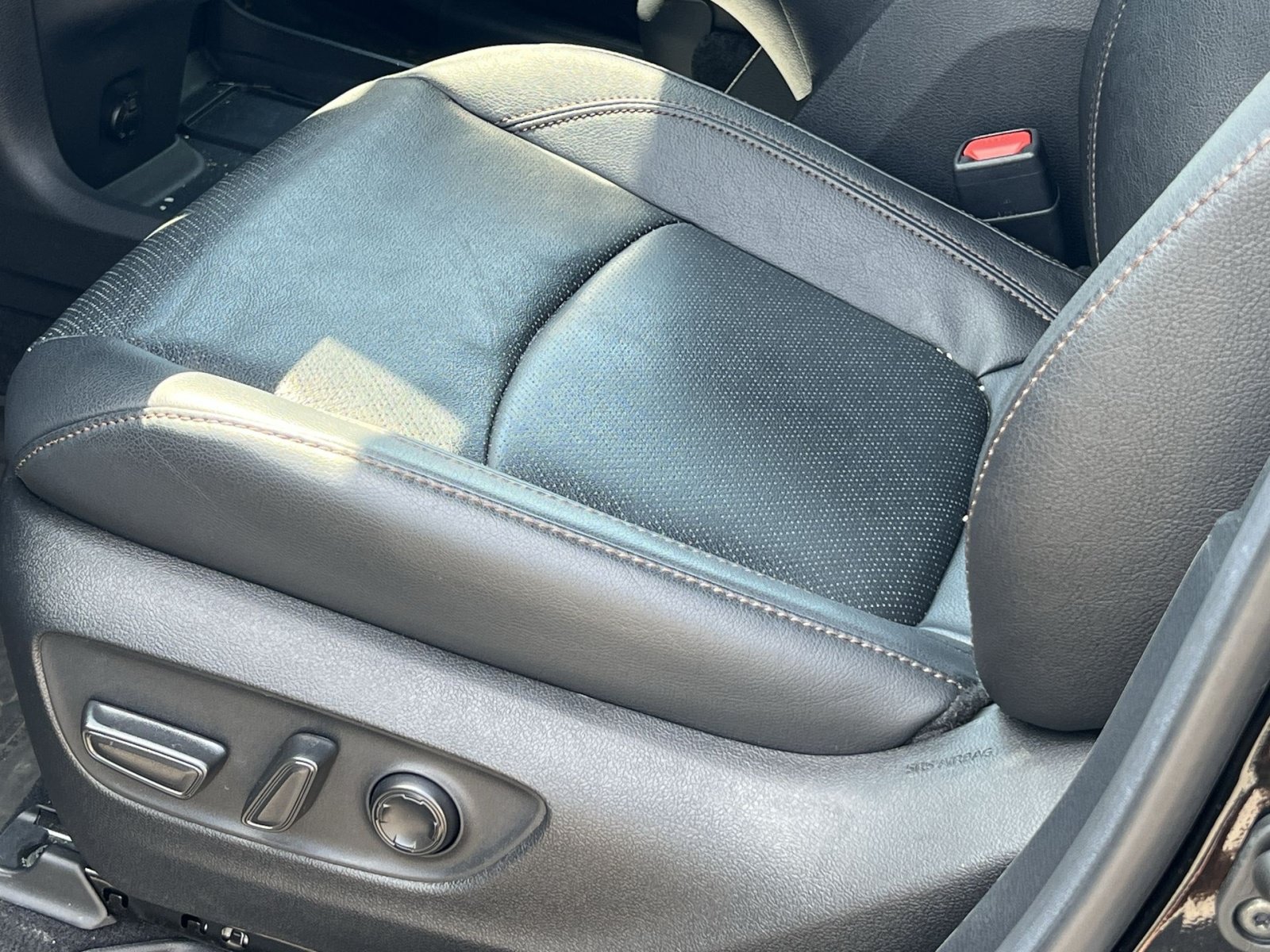 Used 2025 Toyota Sienna Platinum AWD/4WD image 12