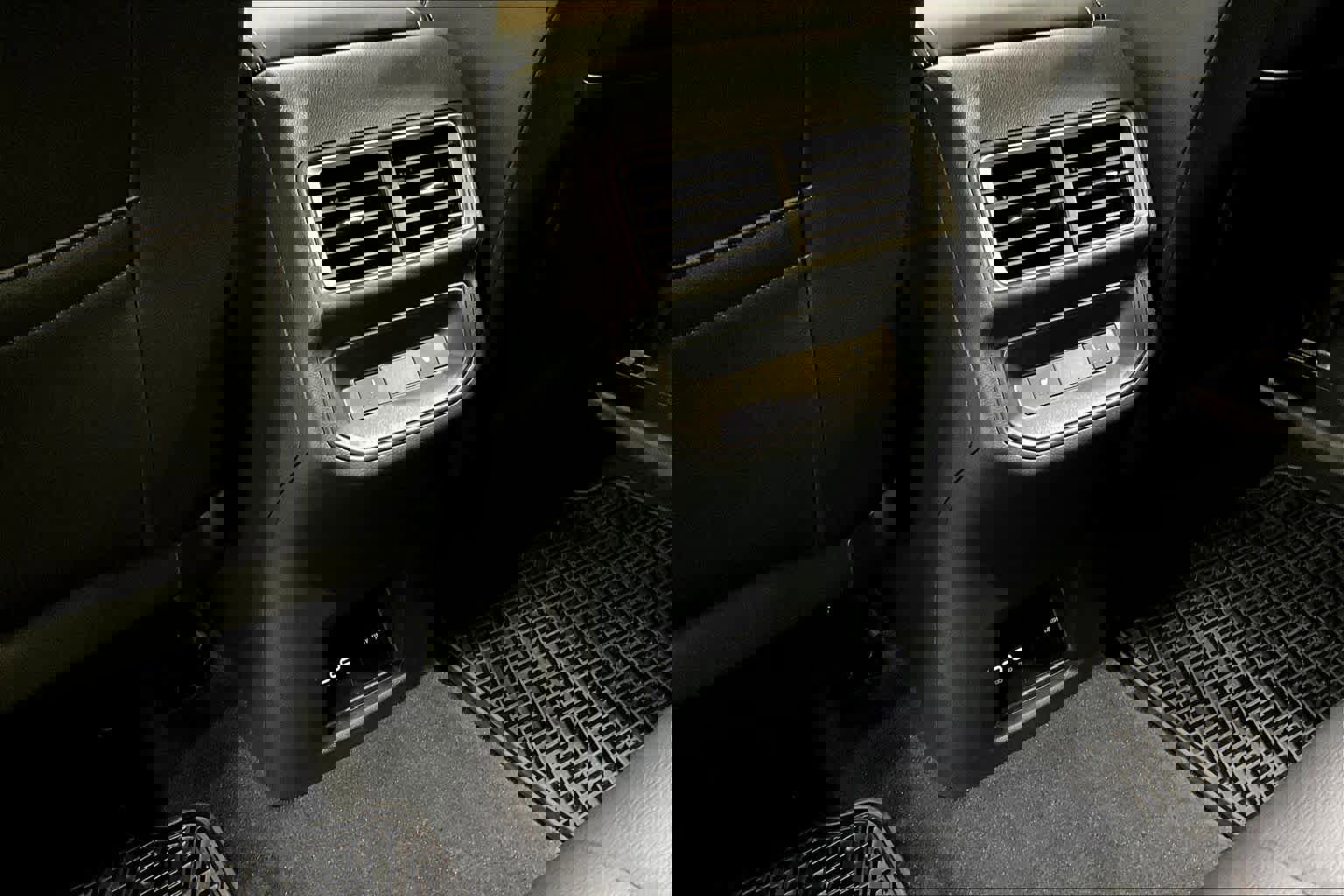 Used 2025 Volkswagen Atlas Cross Sport SEL R-Line image 38