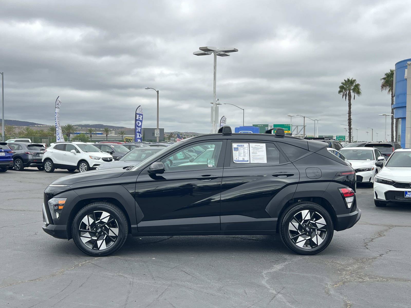 Used 2024 Hyundai Kona SEL w/ Convenience Package FWD image 2