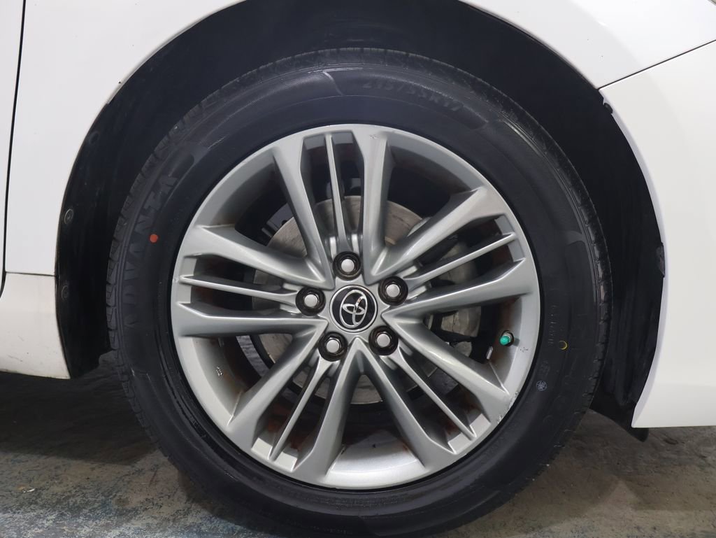 Used 2015 Toyota Camry SE FWD image 32