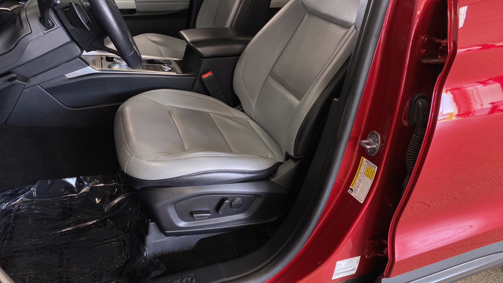 Used 2021 Ford Explorer XLT w/ Equipment Group 202A AWD/4WD image 9
