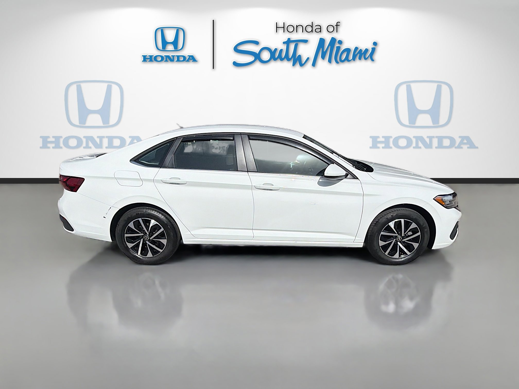 Used 2024 Volkswagen Jetta S image 8