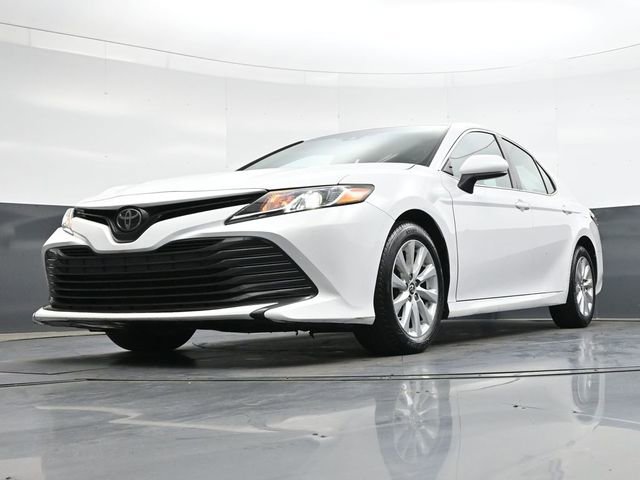 Used 2018 Toyota Camry LE FWD image 32