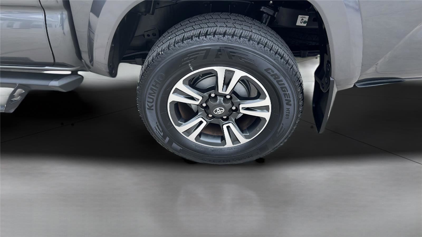 Used 2018 Toyota Tacoma TRD Sport w/ Technology Package RWD image 22