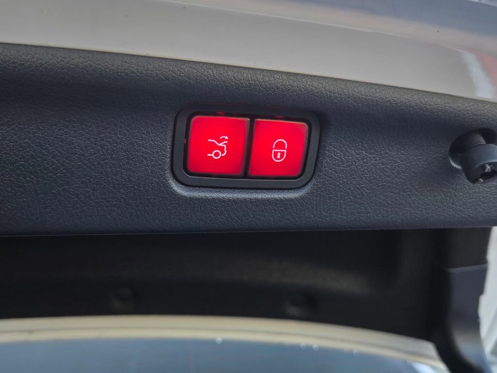 Used 2023 Mercedes-Benz C 300 Sedan image 36