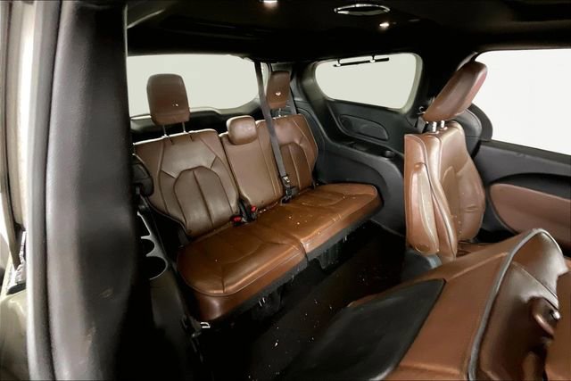 Used 2021 Chrysler Pacifica Limited w/ Uconnect Theater Family Group image 18