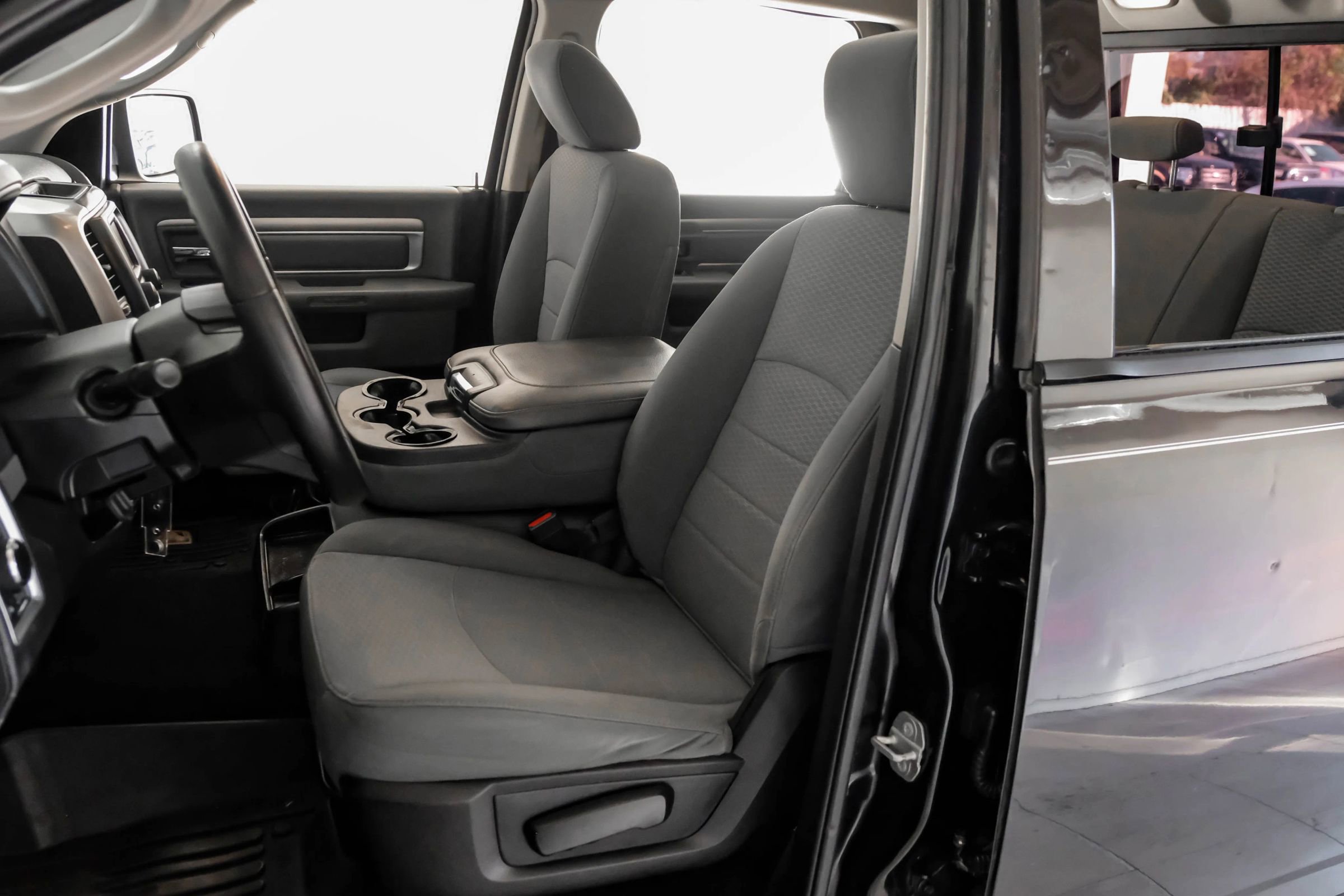 Used 2019 RAM 1500 Classic SLT image 27