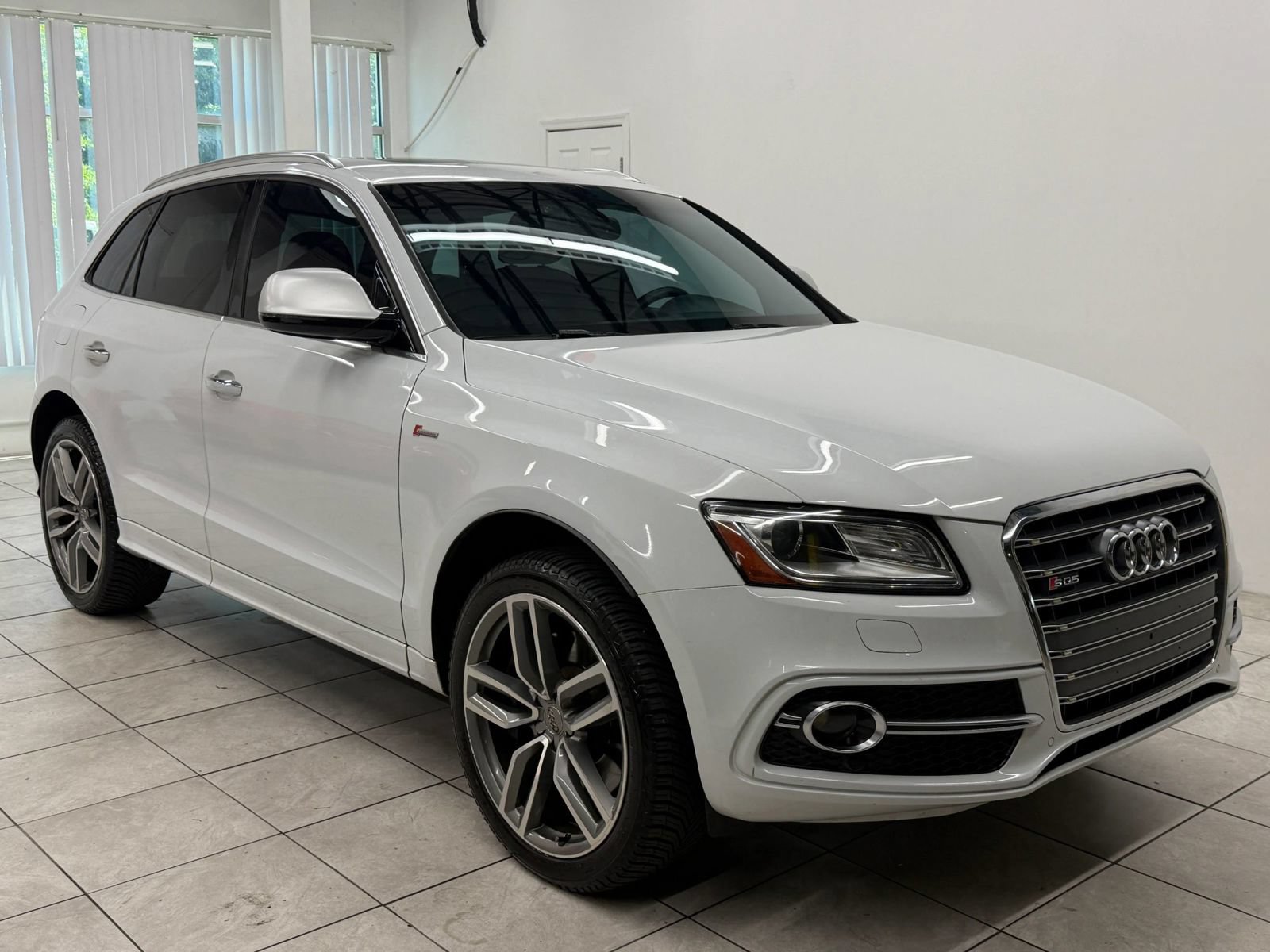 Used 2016 Audi SQ5 Premium Plus w/ Technology Package AWD/4WD image 1