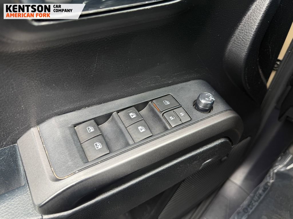 Used 2017 Toyota Tacoma TRD Off-Road AWD/4WD image 16