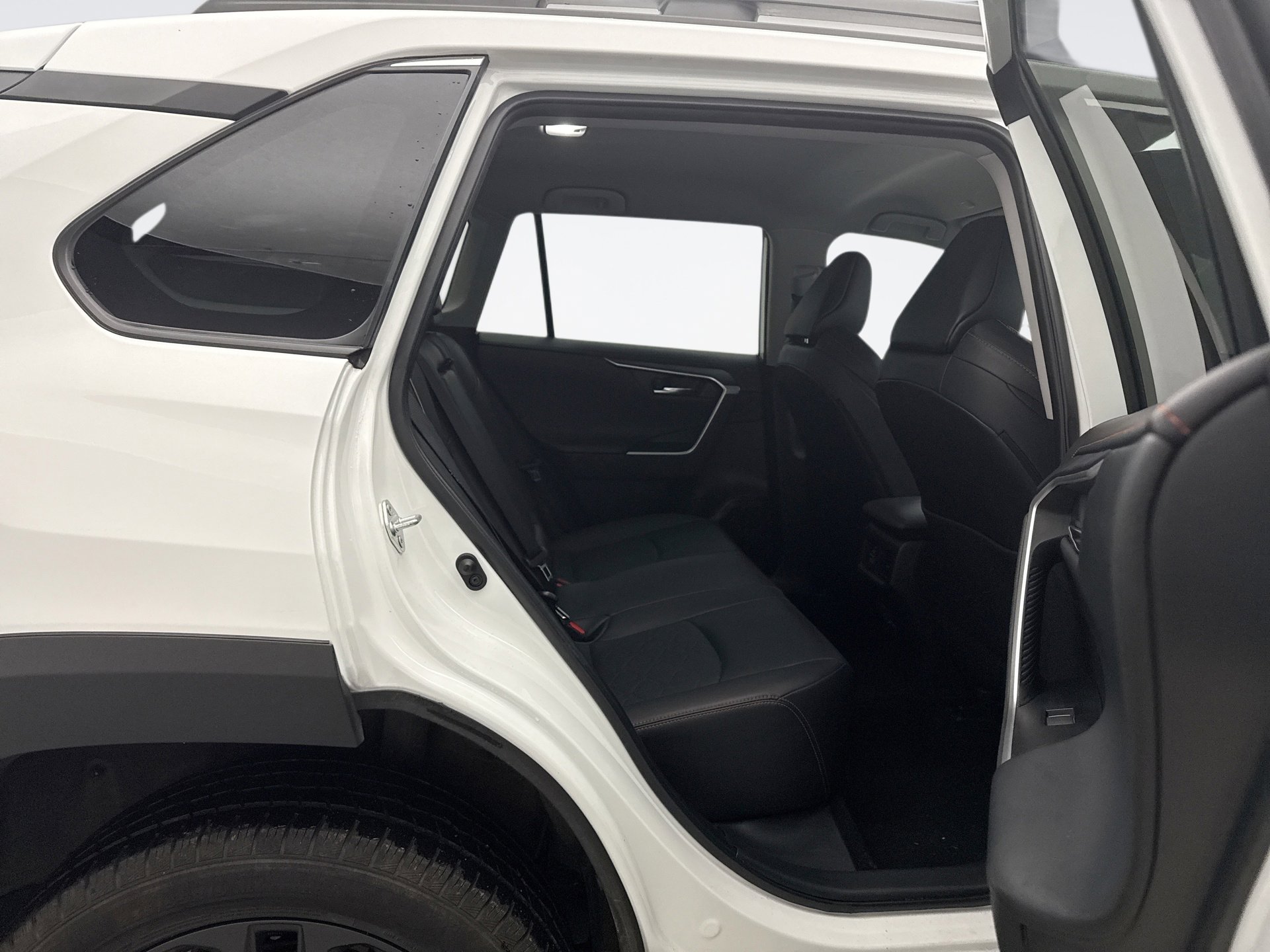 Used 2024 Toyota RAV4 Adventure image 17