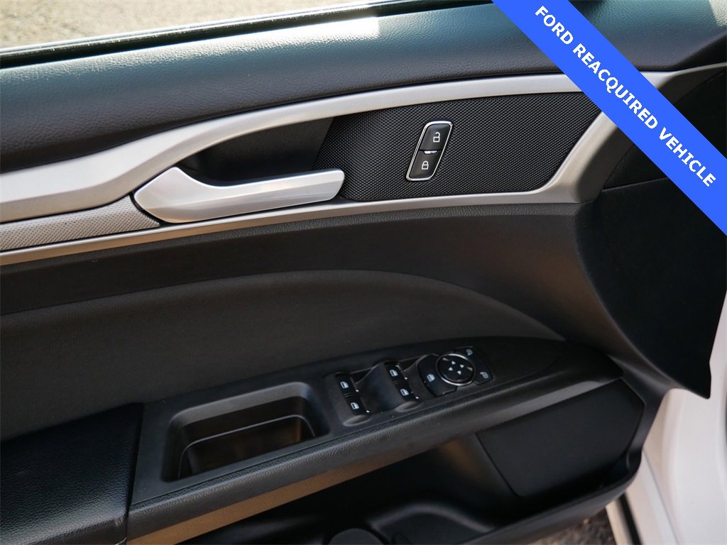 Used 2019 Ford Fusion SE image 12