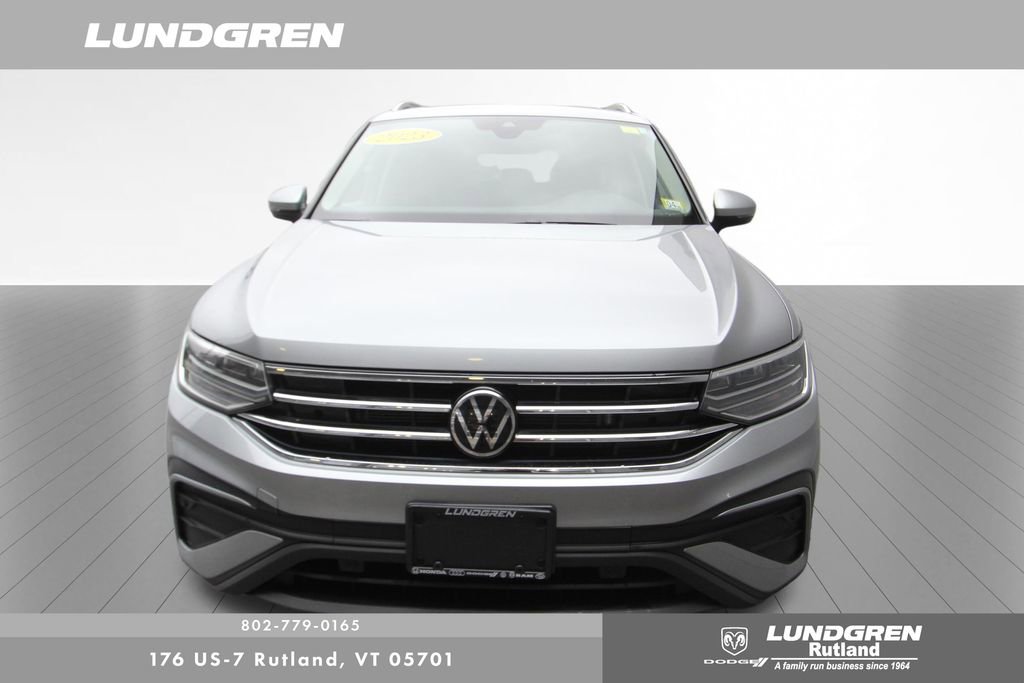 Used 2023 Volkswagen Tiguan SE w/ Panoramic Sunroof Package AWD/4WD image 11