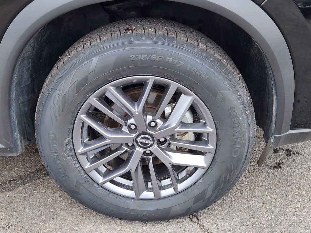 Used 2024 Nissan Rogue S AWD/4WD image 13