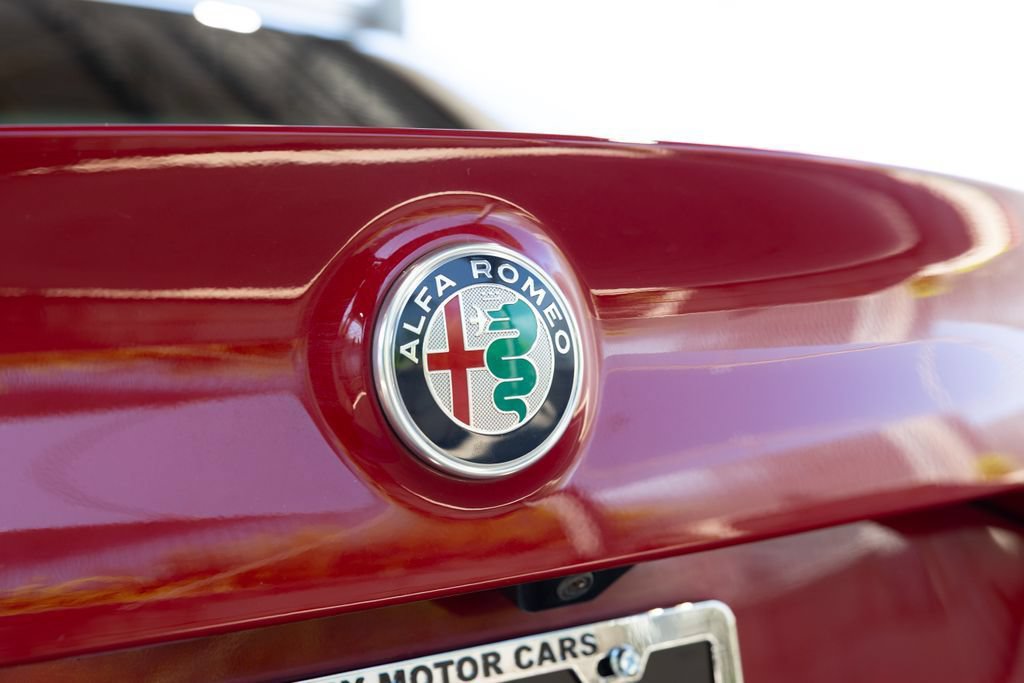 Used 2022 Alfa Romeo Giulia Veloce RWD image 18