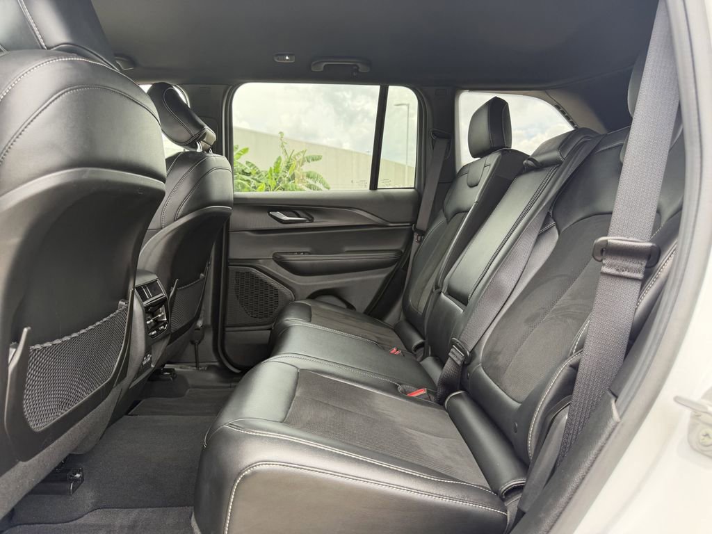 Used 2025 Jeep Grand Cherokee Altitude AWD/4WD image 29