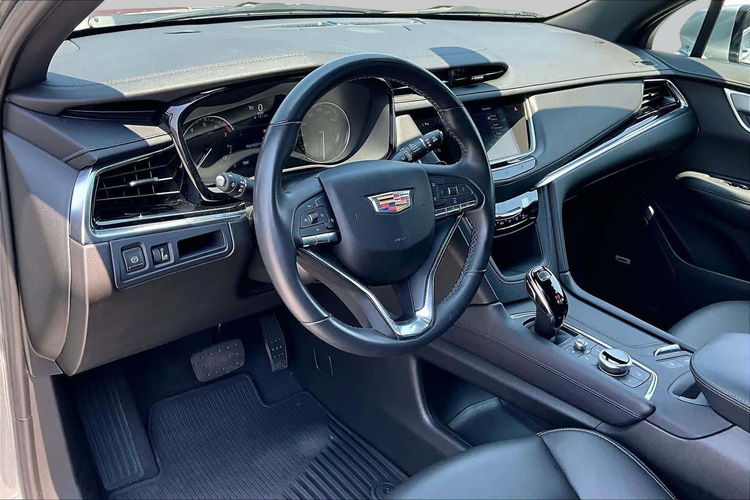 Used 2025 Cadillac XT6 Luxury FWD image 18