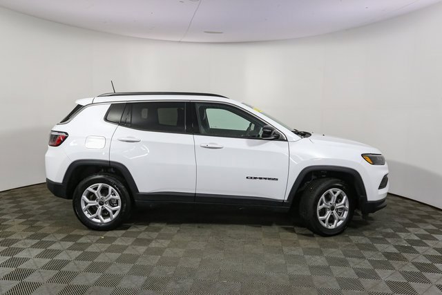 Used 2025 Jeep Compass Latitude image 14