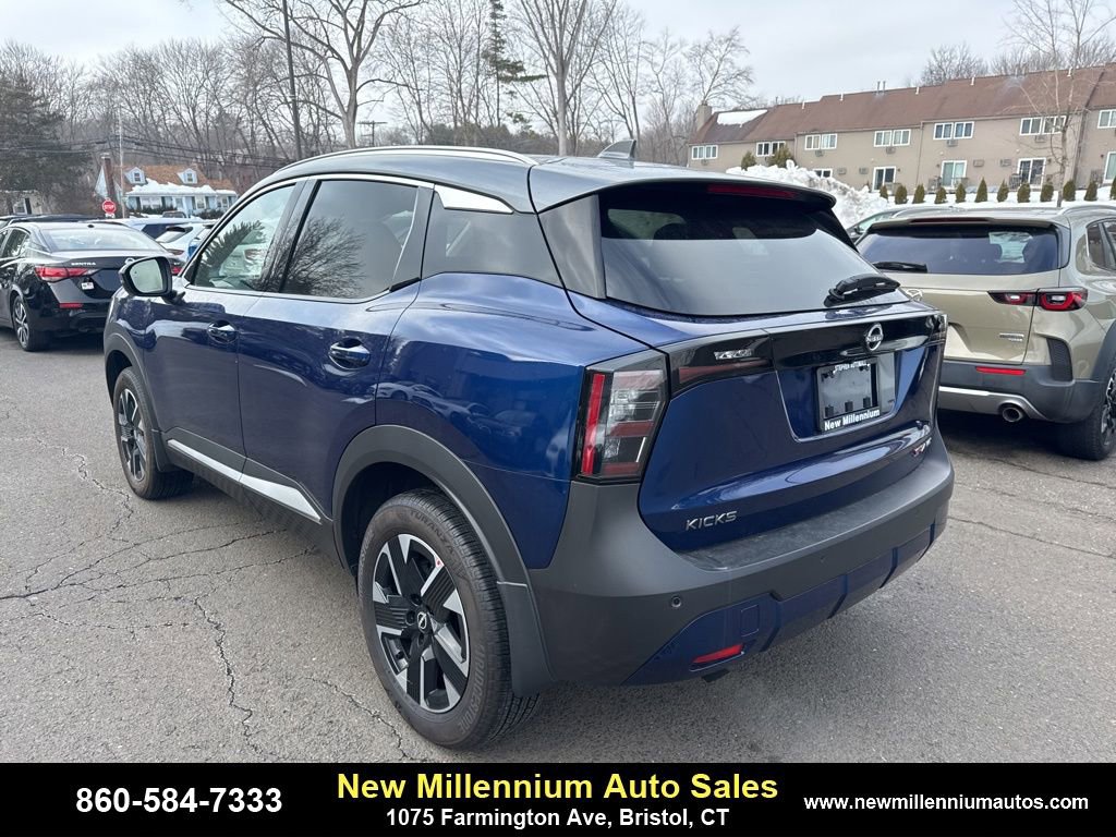 Used 2025 Nissan Kicks SR image 5