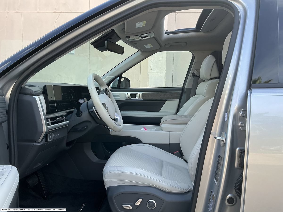 Used 2024 Hyundai Santa Fe Limited FWD image 8