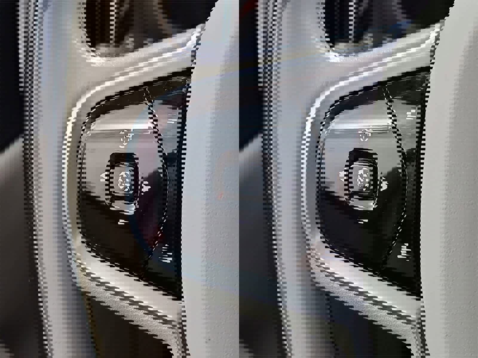 Used 2021 Volvo V60 T5 Cross Country image 25