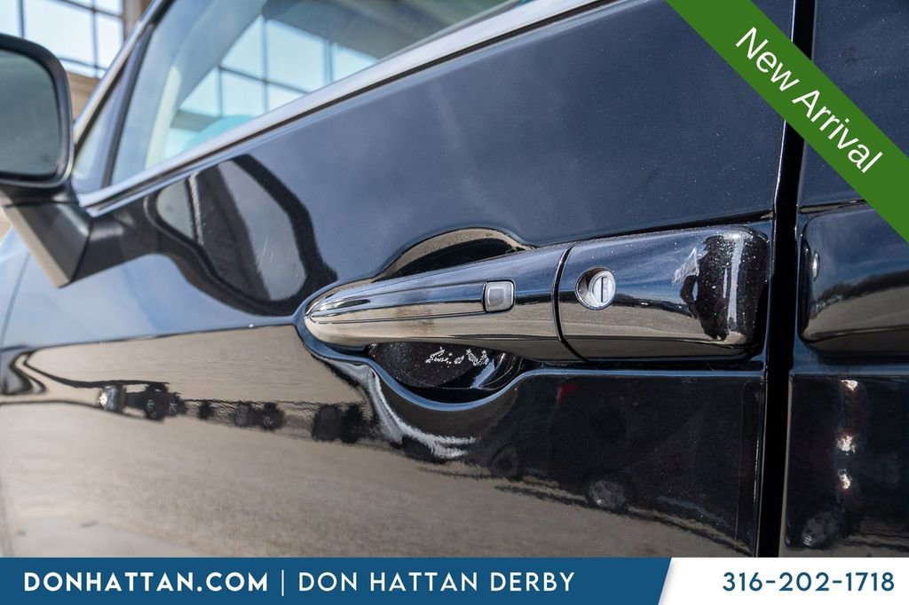 Used 2023 Chrysler Pacifica Touring-L FWD image 24