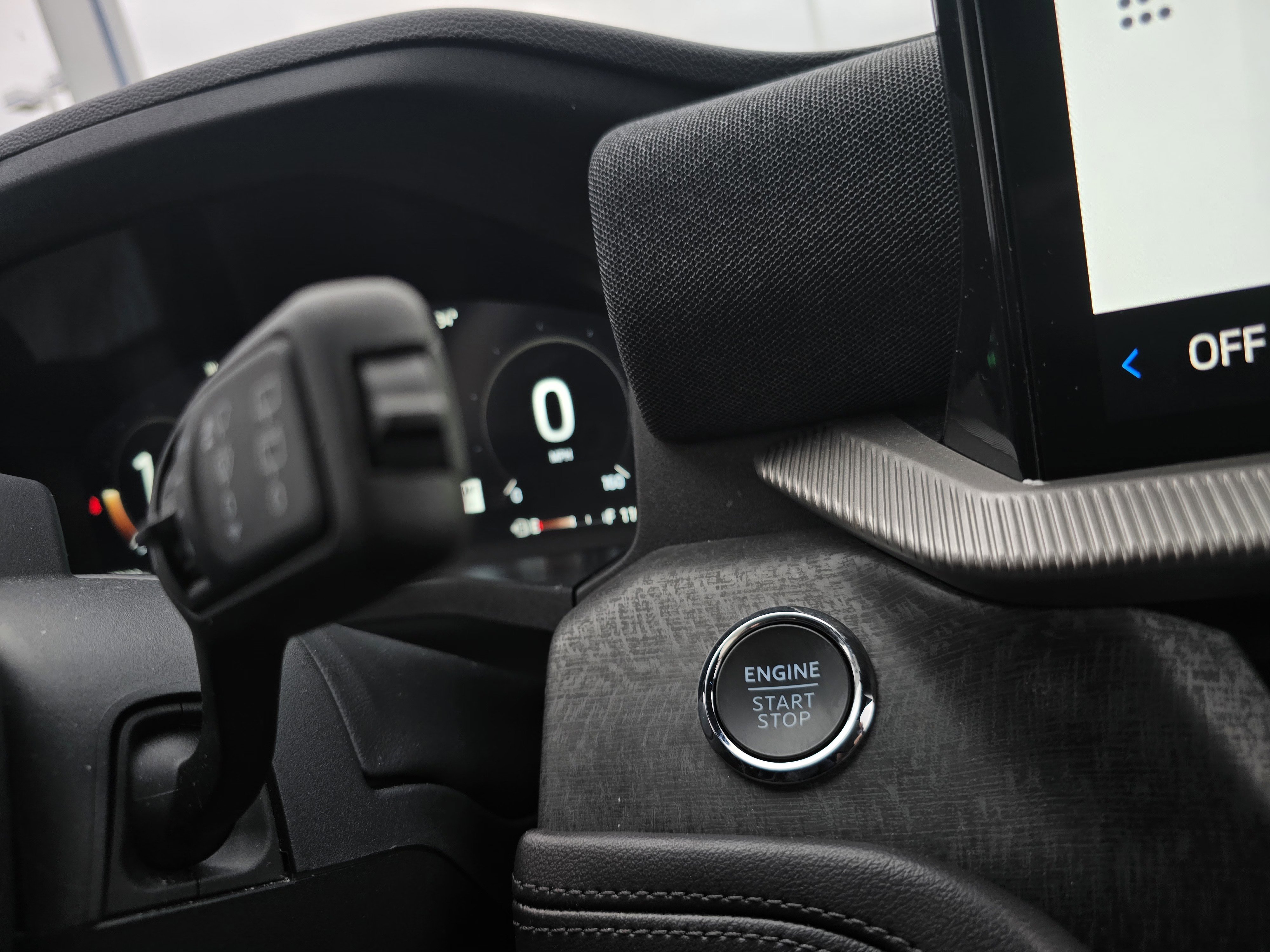 Certified 2025 Ford Explorer Platinum w/ LUX Leather Package image 24