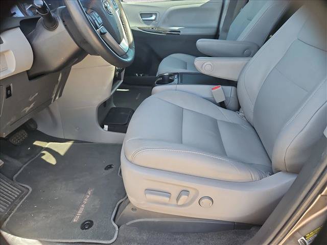 Used 2018 Toyota Sienna XLE w/ XLE Navigation Package FWD image 23